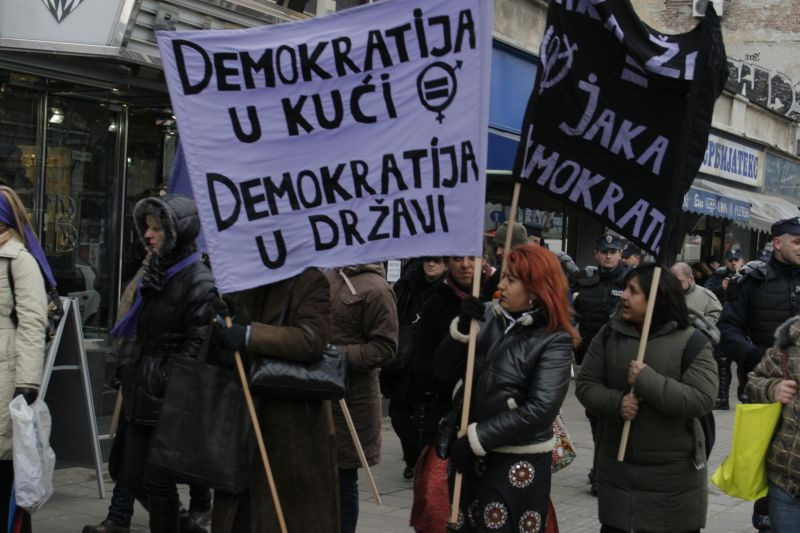 Mesec Romskog ženskog aktivizma ljubica i nada sa parolom